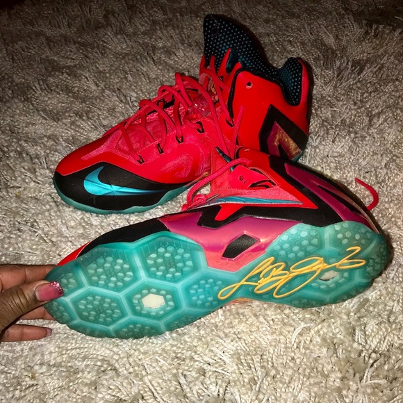 Lebron 11s Elite Superhero ‼️🔥 worn twice😍 - Picture 4 of 4